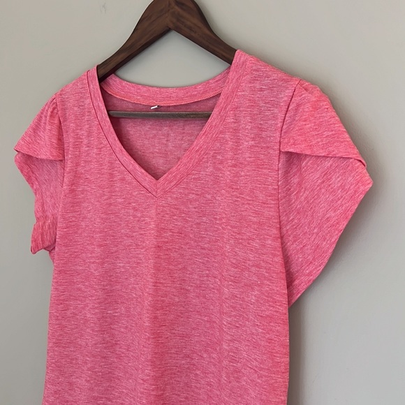 Super soft pink top - NEVER WORN. Stretchy & super flattering fit - Picture 3 of 5